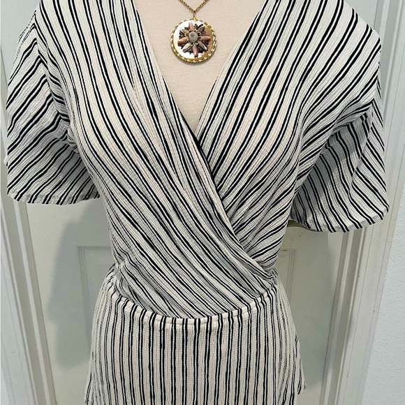 LANE BRYANT PLUS SIZE black and white dressy top size 22/24 - Picture 4 of 9